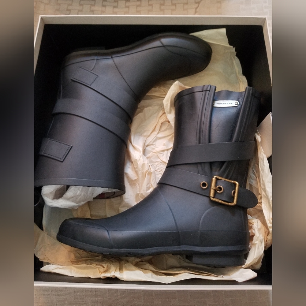 BURBERRY RAINBOOTS! BRAND NEW! - Picture 10 of 10